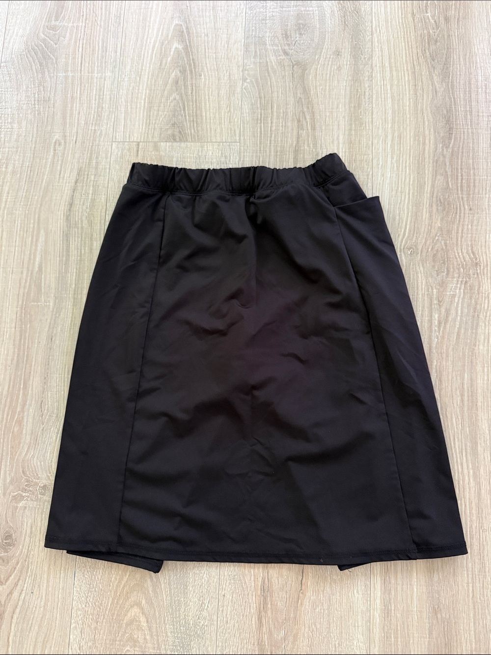 Snoga Women’s Black Performance Athletic Skirt with Side Pocket - Picture 4 of 5